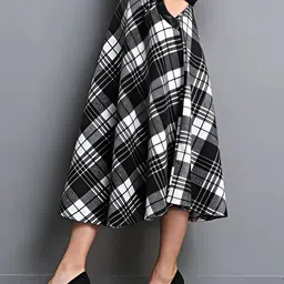 hialto Women Checkered Skorts Black Skirt-picture-13