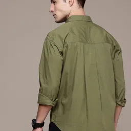 roadster Men Relaxed Fit Fit Solid Casual Shirt image 4