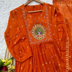 klosia Women Viscose Rayon Kurta Pant Dupatta Set image 4