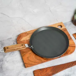 femora Iron Flat Tawa with Strong Wooden Handle Black 100% Toxin-Free Tawa 25 cm diameter-picture-15