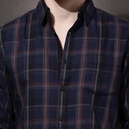 roadster Men Regular Fit Checkered Casual Shirt image 3