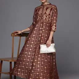 Varanga Women Paisley Printed Anarkali Kurta-image-12