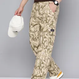 Levis Men Camouflage Printed Loose Fit Cargos Trousers-picture-33