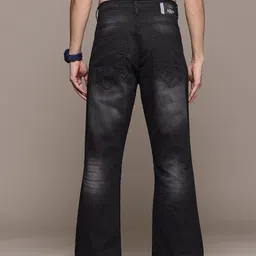 Roadster Men Mid-RIse Flared Fit Non-Stretchable Light Fade Jeans image 5