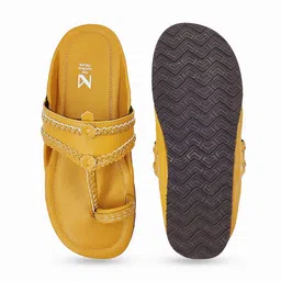 THE MADRAS TRUNK Men Yellow One ToeLeather Flats image 5