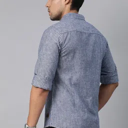 Roadster Men Navy Blue & White Regular Fit Striped Casual Shirt image 2