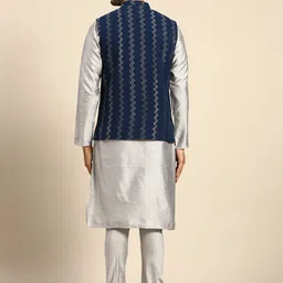 KISAH Men Grey & Navy Blue Solid Pure Cotton Kurta with Churidar & Nehru Jacket image 5