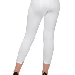 Dyca Off White Thermal Capris image 2