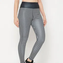 Clovia Black Houndstooth Pattern Sports Tights image 4