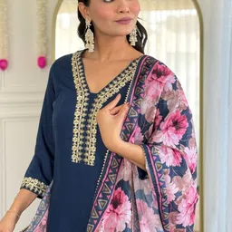 VS MALL Women Floral Regular Gotta Patti Kurta with Trousers & With Dupatta image 2