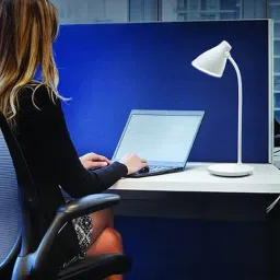 PHILIPS White Rechargeable Touch Controlled LED Desk Light image 3