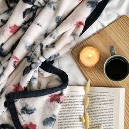 MYTRIDENT Home Essential Imperial Multicoloured & White Floral Mild Winter 300 GSM Blanket image 2