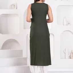 Maquien Women Printed Keyhole Neck Thread Work Kurta image 4