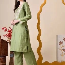 Myshka Women Regular Patchwork Kurta with Trousers image 2