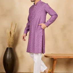 House of Pataudi Men Printed Ethnic Kurta image 3