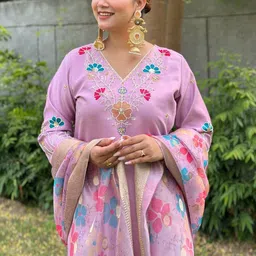 VredeVogel Women Floral Embroidered Regular Thread Work Kurta with Trousers & With Dupatta-picture-26