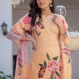 C J Enterprise Women Floral Printed Regular Kurta with Trousers & With Dupatta image 3