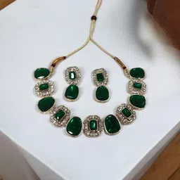 Women Click Stones Studded Jewellery Set image 1