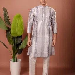 SUUTRAA BY SG Men Regular Pure Silk Kurta With Pyjamas Kurta Sets-image-67