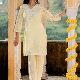 HOUSE OF JAMOTI Embroidered V-Neck Top With Trousers Co-Ords-picture-38