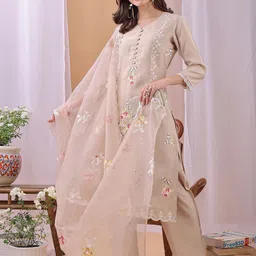 Label Khoj Women Floral Embroidered Regular Kurta with Trousers & With Dupatta image 2