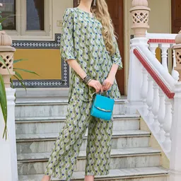 Kaftanize Women Floral Printed Kurti & Trouser image 5