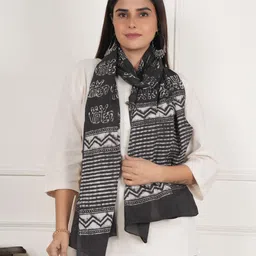 Style Shoes Women Printed Stole image 5