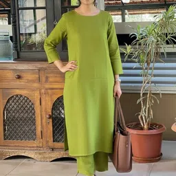 Vastranchal Women Regular Kurta with Trousers-picture-17