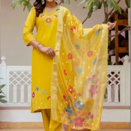 CAPITALHAVEN Women Floral Embroidered Regular Thread Work Kurta with Trousers & With Dupatta image 2