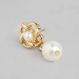 Estele Gold-Plated Flower Designed Pendant Set with Pearls for Women image 5