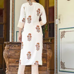 GoSriKi Floral Printed V-Neck Straight Kurta with Trousers & Dupatta image 2