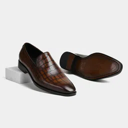 LUXORO FORMELLO Massimo Men Textured Leather Formal Slip-On Shoes image 3
