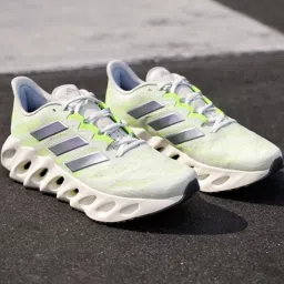 Adidas Men's SWITCH FWD Running Shoes image 1