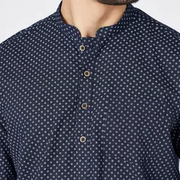 indus route by Pantaloons Men Geometric Thread Work Kurta image 2