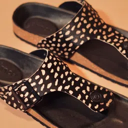 dmodot Men PU Printed Leather Sneakers image 3