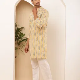 MULTI SHADES Men Abstract Print Mandarin Collar Straight Kurta image 4