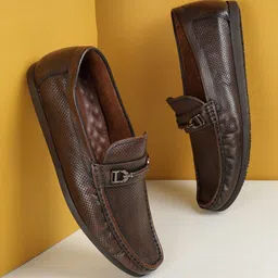 Mochi Men Textured Slip-On Leather Horsebit Loafers-image-0