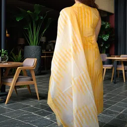 Aaghnya Women Viscose Rayon Printed Kurta Sets image 5