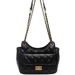 StyleCast x Revolte Structured Tote Bag-picture-23