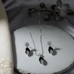 arjun navratn Women Silver Plated & Gold Plated Stones Studded Pendant Set-image-5