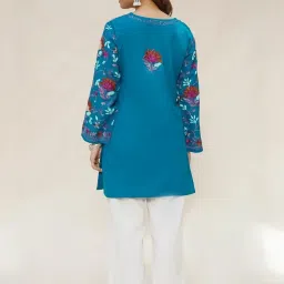 House of Kari Woolen Cashmilon Short Kurta in Green Fuchsia image 2
