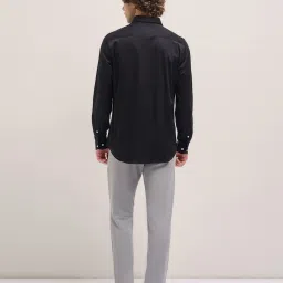 The Bear House Black Cotton Tailored Fit Solid Formal Shirt image 2