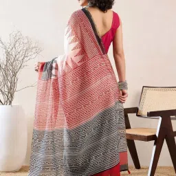 Vaamsi White Printed Saree With Unstitched Blouse image 2