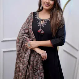 CaniBani Women Ethnic Motifs Regular Thread Work Chanderi Silk Kurta with Palazzos & With Dupatta image 3