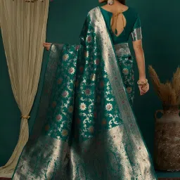 Satrani Green Silk Blend Woven Saree With Unstitched Blouse image 2