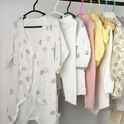 Go Hooked 10 Pieces Green & Red Wardrobe Clothes Hanger image 4