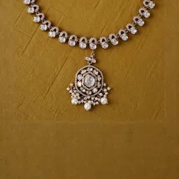 SALONI FASHION JEWELLERY Gold-Plated Kundan Stone-Studded & Beaded Jewellery Set image 3