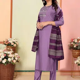 Women Basket Women Ethnic Motifs Embroidered Thread Work Kurta with Trousers & Dupatta image 4
