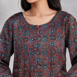 Fabindia Indigo Regular Fit Printed Kurta image 5
