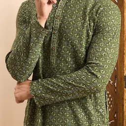 SWAGGINDIA Ethnic Motifs Embroidered Thread Work Mandarin Collar Straight Kurta image 2